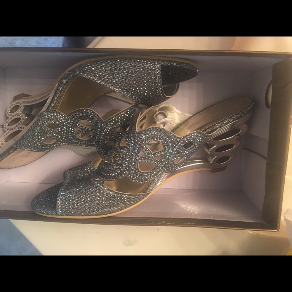 Silver sandals - Picture 7 of 8
